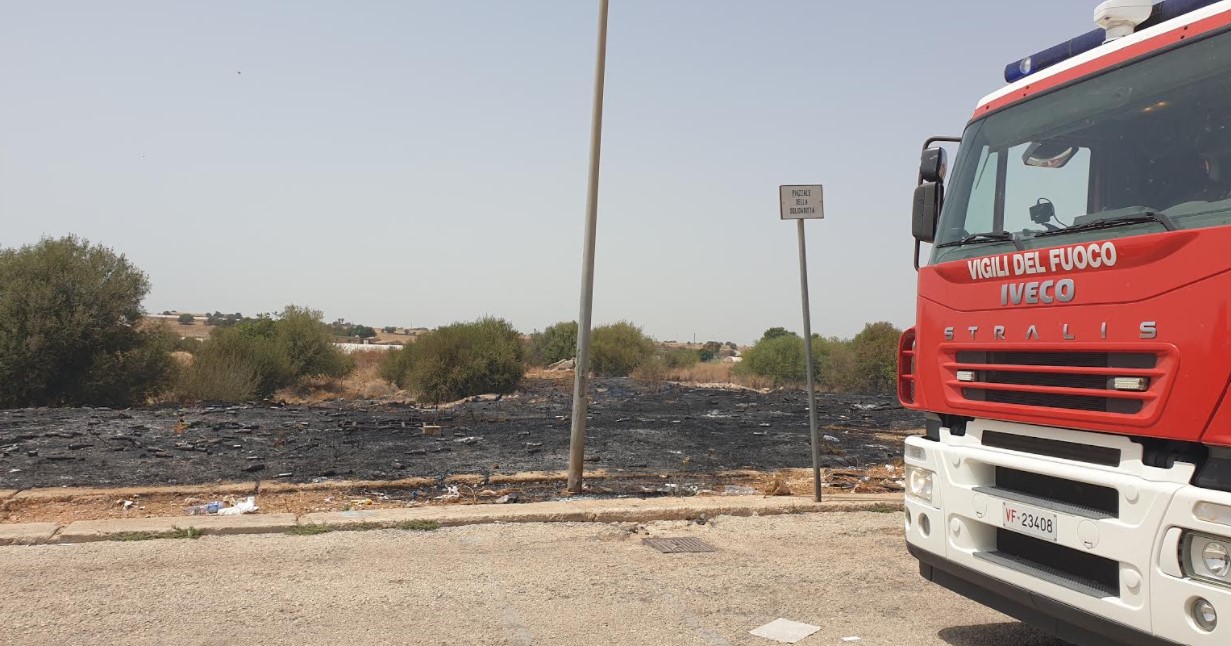  Incendio al mercato del giovedì. Nessun danno agli ambulanti