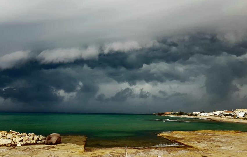  Punta Secca: la magia di un temporale negli scatti di Fabio Alabiso