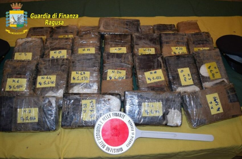  Randello, sequestrati 30 chili di cocaina pura trovati sulla spiaggia