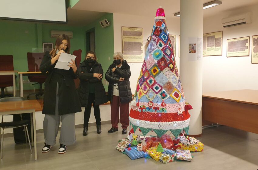  I tanti colori dell’albero della solidarietà per una magia che si ripete