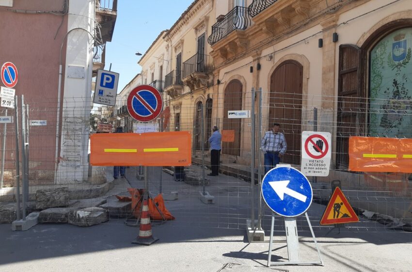  Via Matteotti chiusa per lavori. Commercianti allo stremo: è polemica