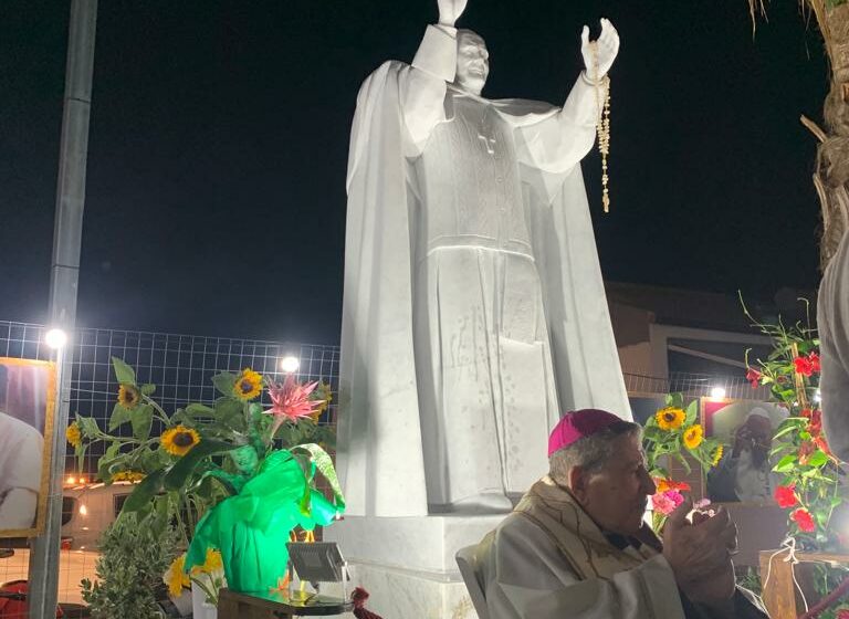  A P.Braccetto la statua di Papa Wojtyla: è un dono di Enzo Lo Vento