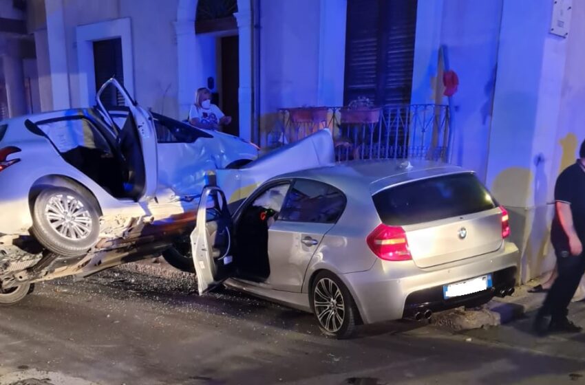  Incidente fra due auto in via Carmine: non ci sono feriti gravi
