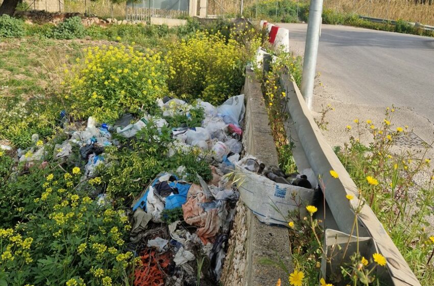  Rifiuti abbandonati nella terra di nessuno. Fare Ambiente: “Chi li toglie?”