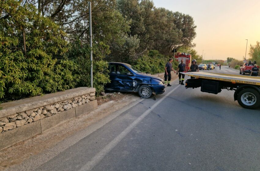  Incidente sulla Santa Croce-Punta Secca: auto sfonda una recinzione