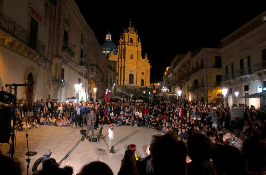 La magia degli artisti di strada invade Ragusa Ibla dal 13 al 15 ottobre