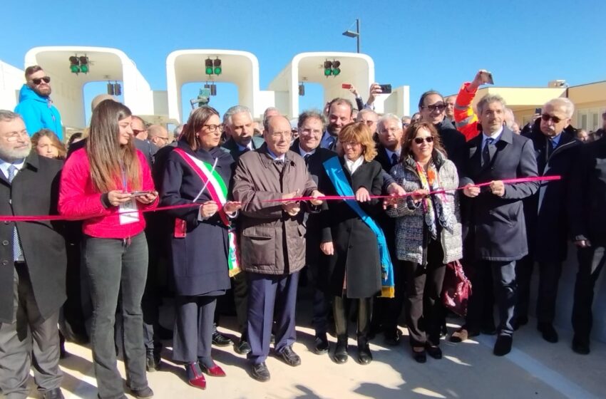  La politica si spella le mani per l’inaugurazione di 12 km d’autostrada