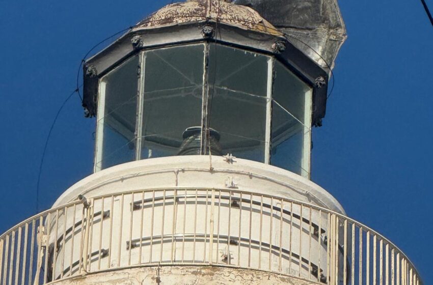 Danneggiata la lanterna del faro di Punta Secca a causa del forte vento: intervento dei Vigili del Fuoco
